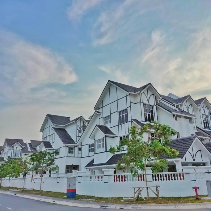 3 Storey Swimming Pool&Projector House Setia Alam Shah Alam Exteriör bild